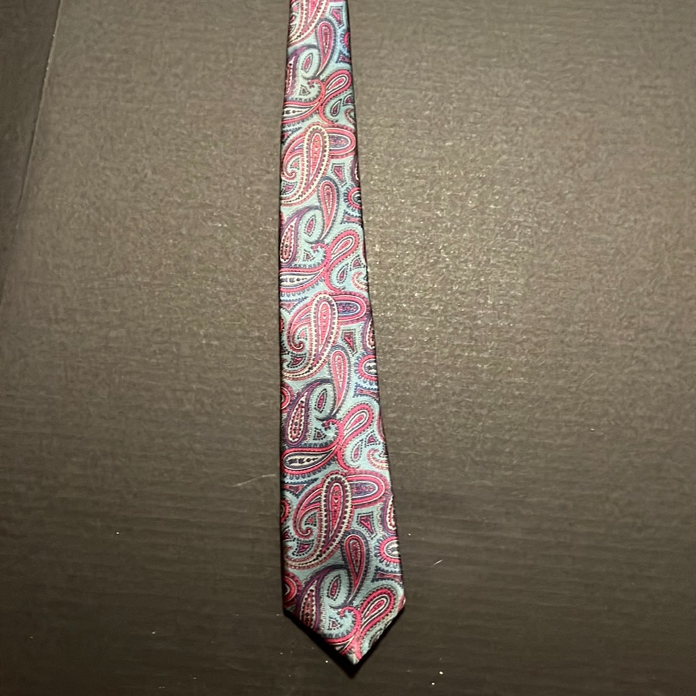 Stafford silk paisley teal and pink tie.  3” x 57”